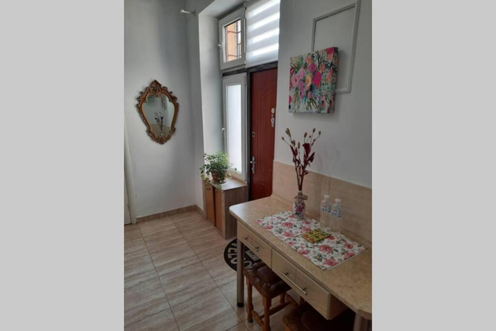 Central Apartment On Rynok Square Lemberg Exterior foto